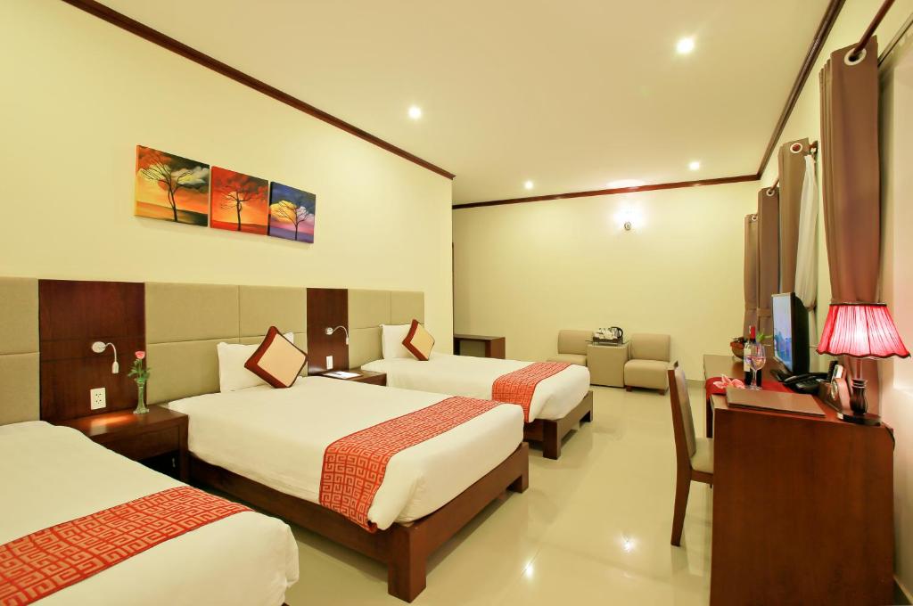 Трехместный (Трехместный номер Делюкс) отеля Ban Thach Riverside Hotel & Resort, Тамки