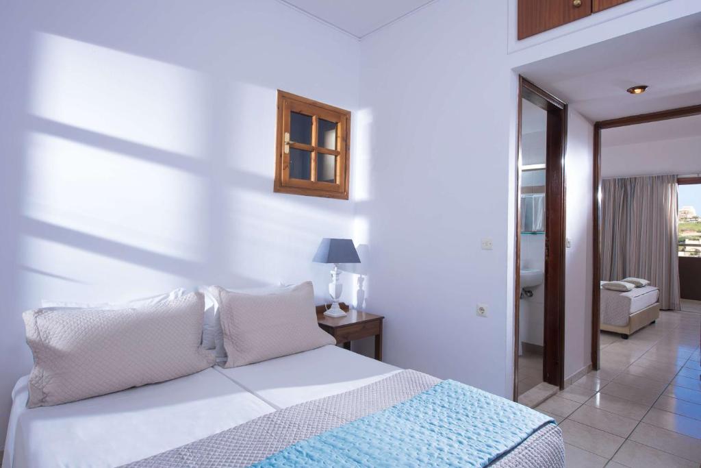 Семейный (Семейный номер с 2 спальнями, вид на море - Дополнительное здание) курортного отеля Blue Bay Resort Hotel, Агия-Пелагия