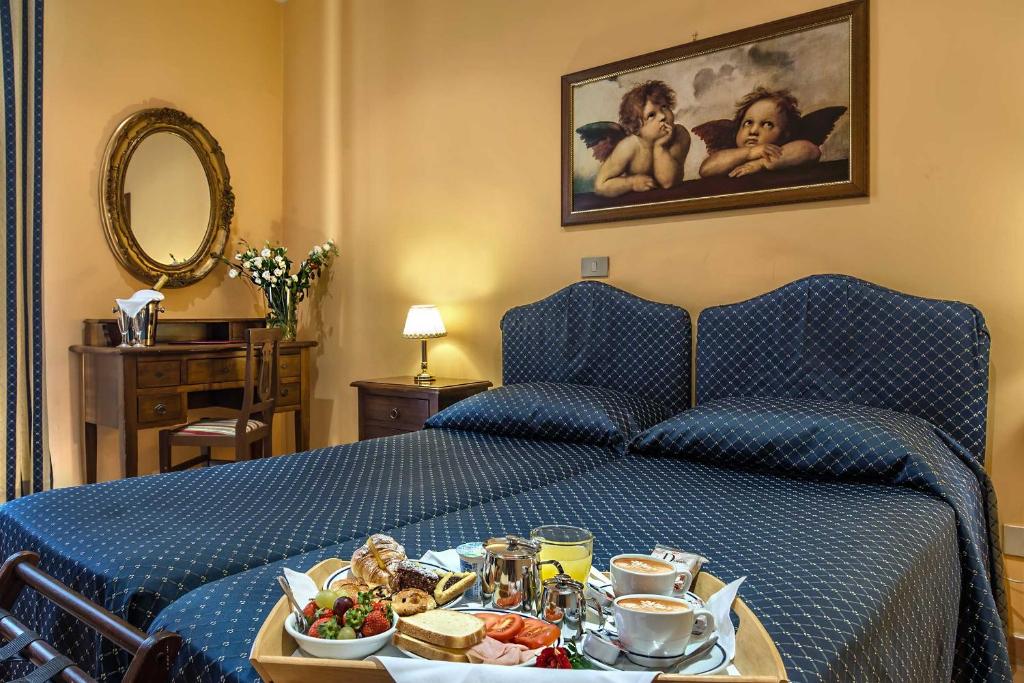 Двухместный (Двухместный номер с 1 кроватью или 2 отдельными кроватями) отеля Hotel Caracciolo, Рим