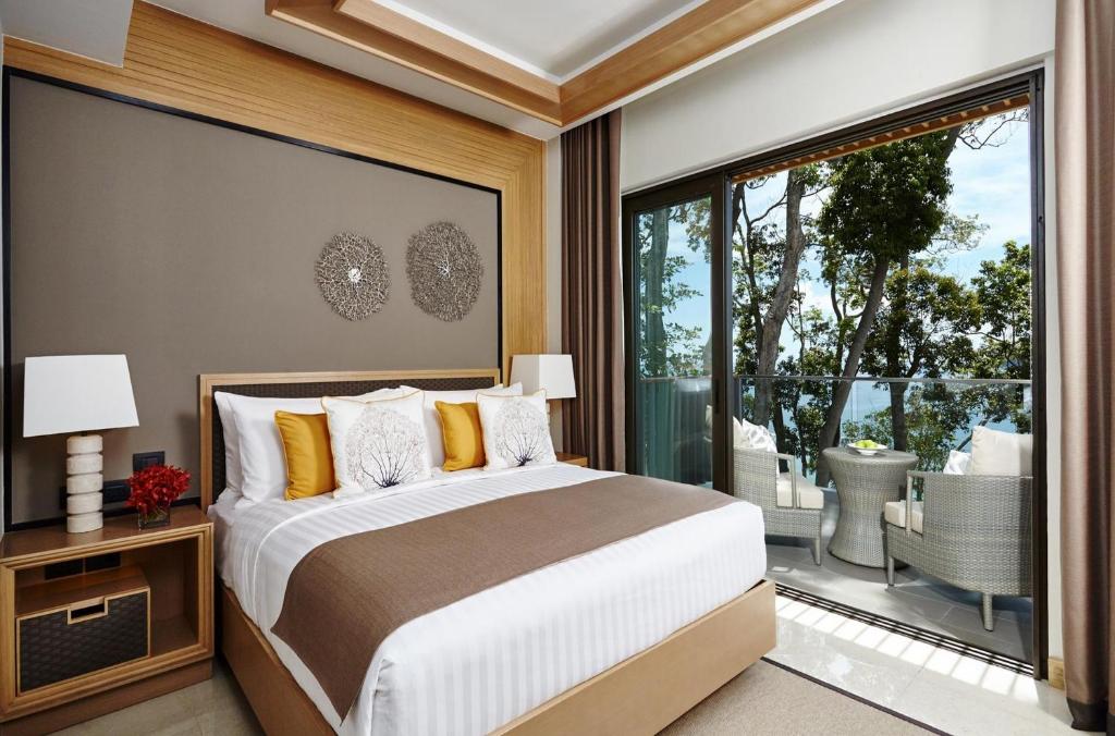 Сьюит (Люкс с 2 спальнями и балконом, вид на океан) курортного отеля Amari Phuket, Пхукет