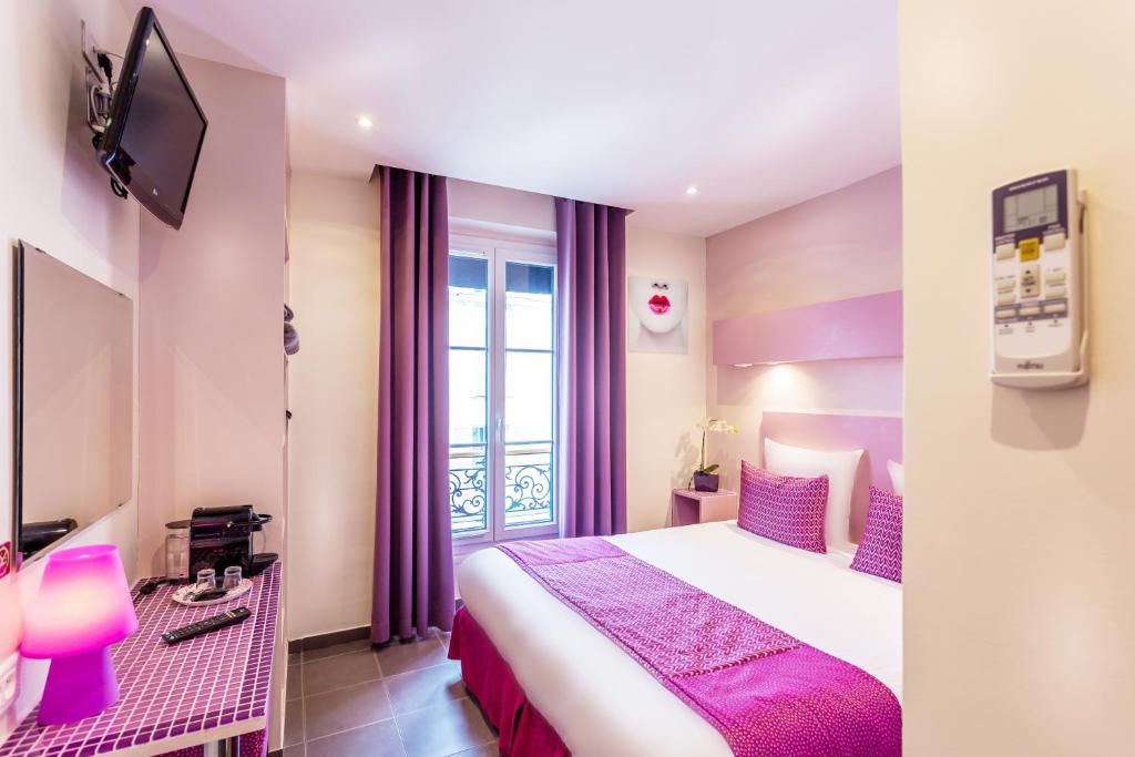 Pink Hotel, Париж