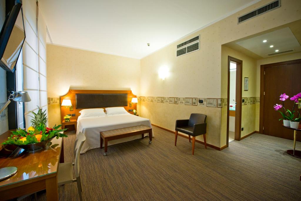Двухместный (Улучшенный двухместный номер с 1 кроватью или 2 отдельными кроватями) отеля Hotel D'Este, Милан