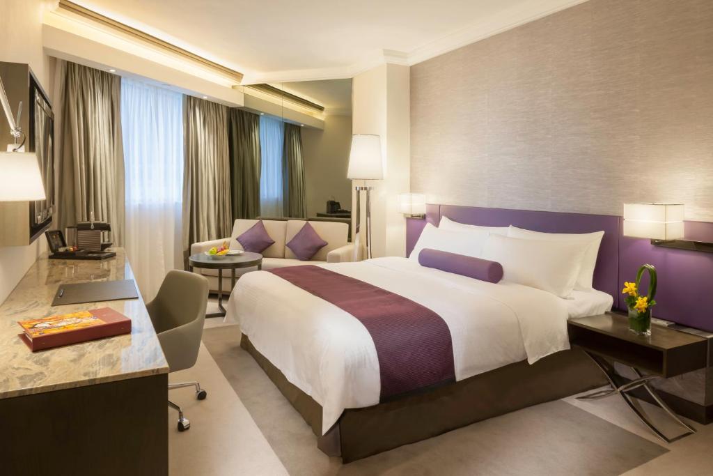 Двухместный (Номер «Премьер», бесплатное повышение категории номера до номера Делюкс Continental с окном и завтраком «шведский стол» для 2 человек) отеля Gateway Hotel, Marco Polo, Гонконг (город)