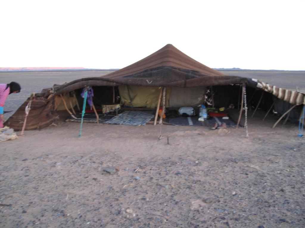 Номер (Семейный берберский шатер (для 5 взрослых)) кемпинга Merzouga Desert Camp, Мерзуга