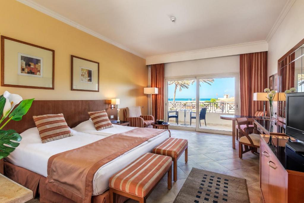 Сьюит (Полулюкс с видом на море) курортного отеля Cleopatra Luxury Beach Resort Makadi Bay - Adults Only, Хургада