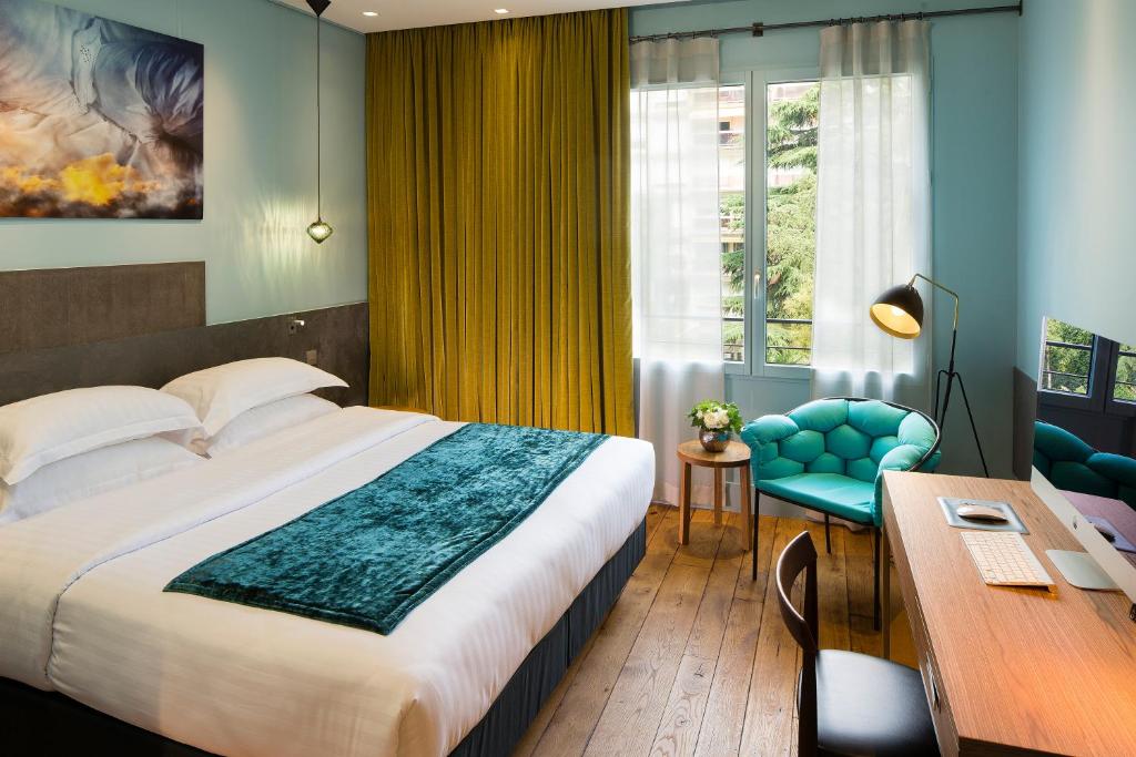 Двухместный (Улучшенный двухместный номер с 1 кроватью и видом на сад) отеля Hotel & Spa La Belle Juliette, Париж