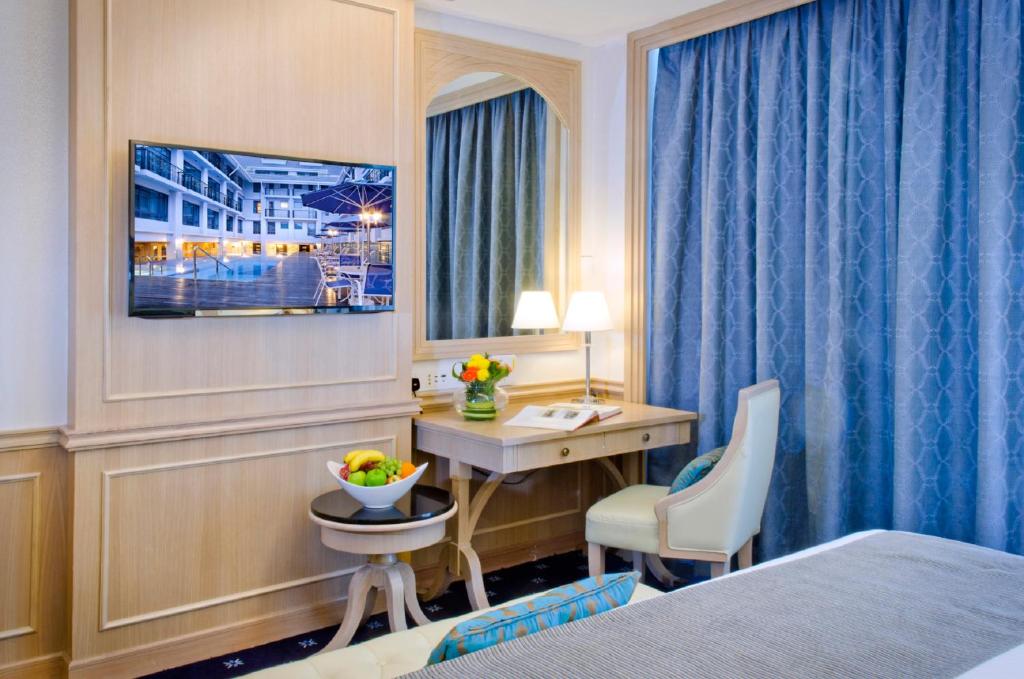 Двухместный (Улучшенный двухместный номер с 1 кроватью или 2 отдельными кроватями, вид на город) отеля Royale Chulan Penang, Джорджтаун