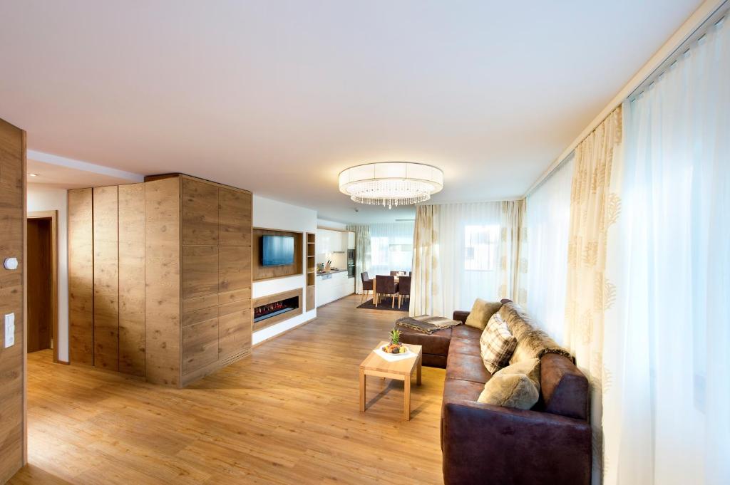 Апартаменты (Улучшенные апартаменты с 2 спальнями) отеля Superior Hotel Post Ischgl, Ишгль