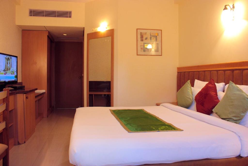 Двухместный (Стандартный двухместный номер с 1 кроватью или 2 отдельными кроватями) отеля Highgates Hotel, Бангалор