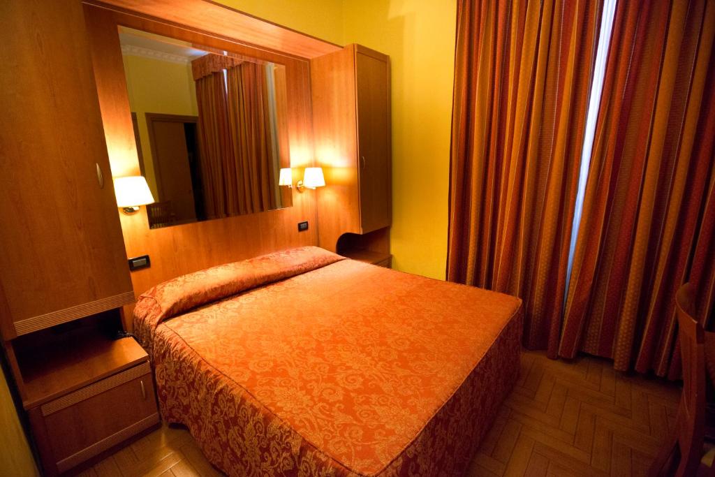 Двухместный (Двухместный номер с 1 кроватью или 2 отдельными кроватями) отеля Hotel Lella, Рим