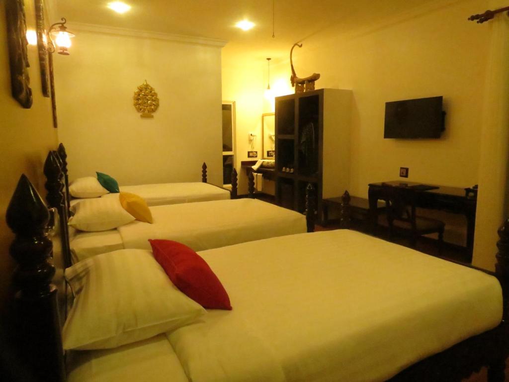 Трехместный (Улучшенный трехместный номер), Beyond Yangon Boutique Inn