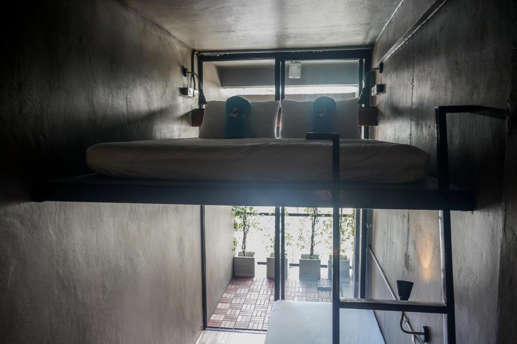 Двухместный (Двухместный номер с 1 кроватью и общей ванной комнатой) хостела In a Box Hostel, Бангкок
