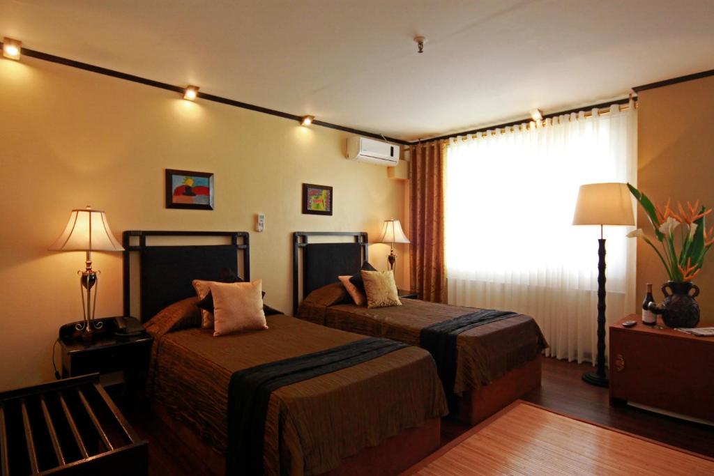 Двухместный (Двухместный номер Делюкс с 1 кроватью или 2 отдельными кроватями) отеля Manila Manor Hotel, Манила
