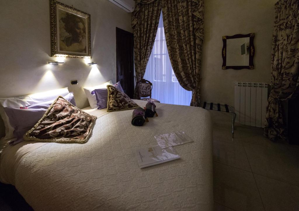 Двухместный (Двухместный номер Делюкс с 1 кроватью и балконом) отеля B&B Roma Royal Residence, Рим