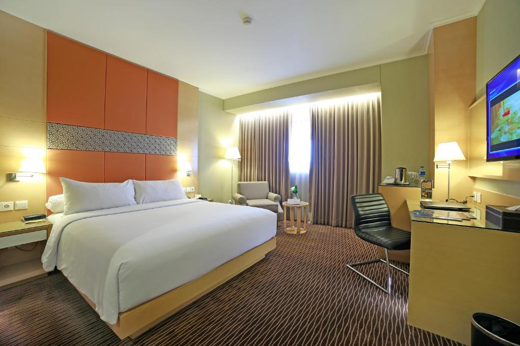 Двухместный (Улучшенный двухместный номер с 1 кроватью) отеля All Sedayu Hotel Kelapa Gading, Джакарта