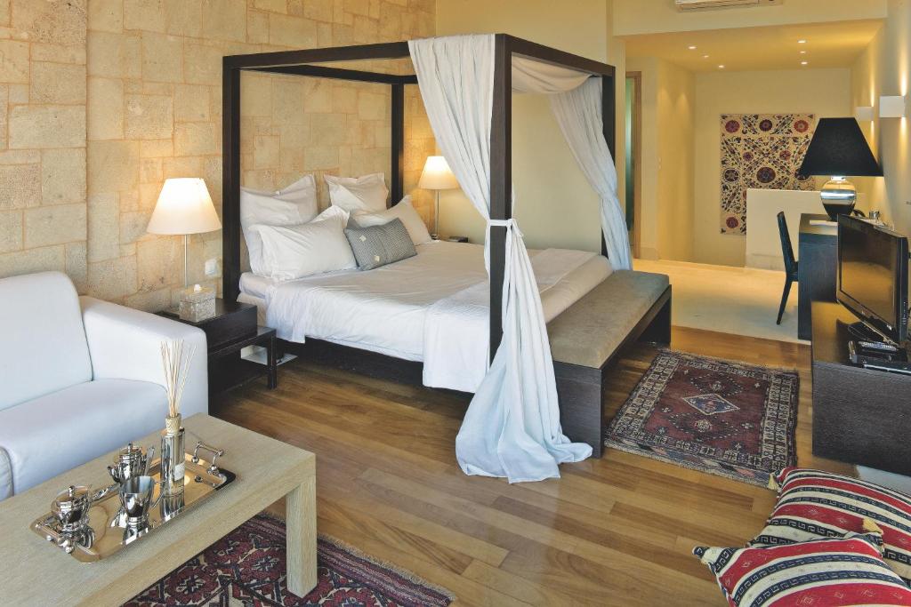Сьюит (Улучшенный люкс с собственным бассейном - 2 этажа) отеля Aquagrand of Lindos, Exclusive Deluxe Resort & Spa-Adult only, Линдос