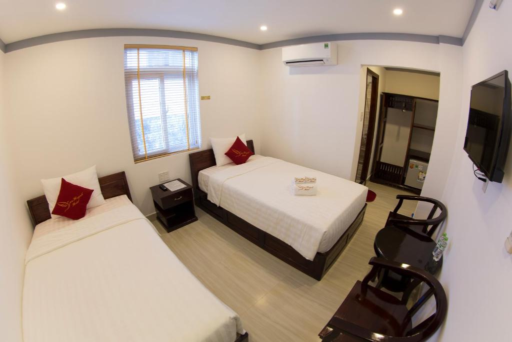 Двухместный (Улучшенный двухместный номер с 2 отдельными кроватями) гостевого дома Yen Huynh Guest House, Дуонг-Донг