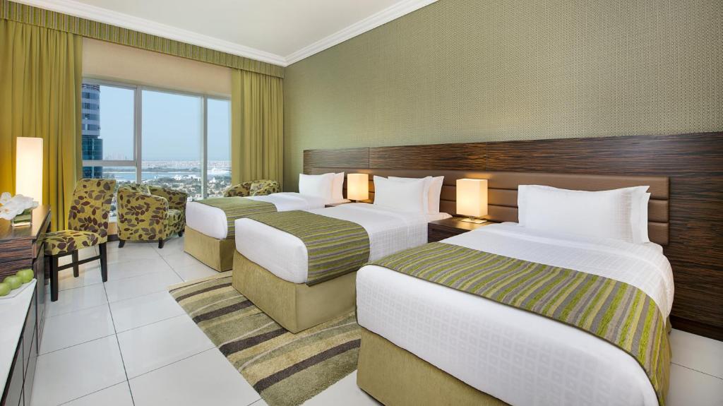 Трехместный (Стандартный трехместный номер) отеля Atana Hotel, Дубай