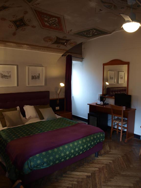Двухместный (Двухместный номер с 1 кроватью или 2 отдельными кроватями и собственной ванной комнатой) отеля Hotel Villa Bonera, Генуя