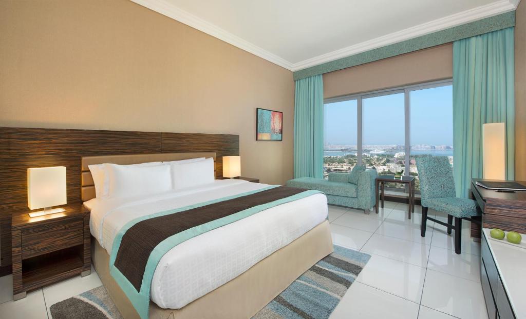 Сьюит (Номер Делюкс с кроватью размера «king-size») отеля Atana Hotel, Дубай
