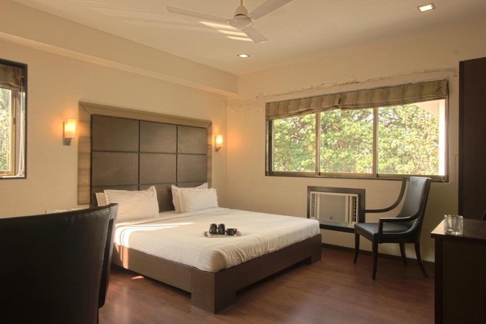 Двухместный (Двухместный номер Делюкс с 1 кроватью) отеля Hotel Amigo, Мумбай