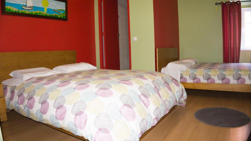 Трехместный (Трехместный номер с собственной ванной комнатой) гостевого дома Hotel O Catraio, Сетубал