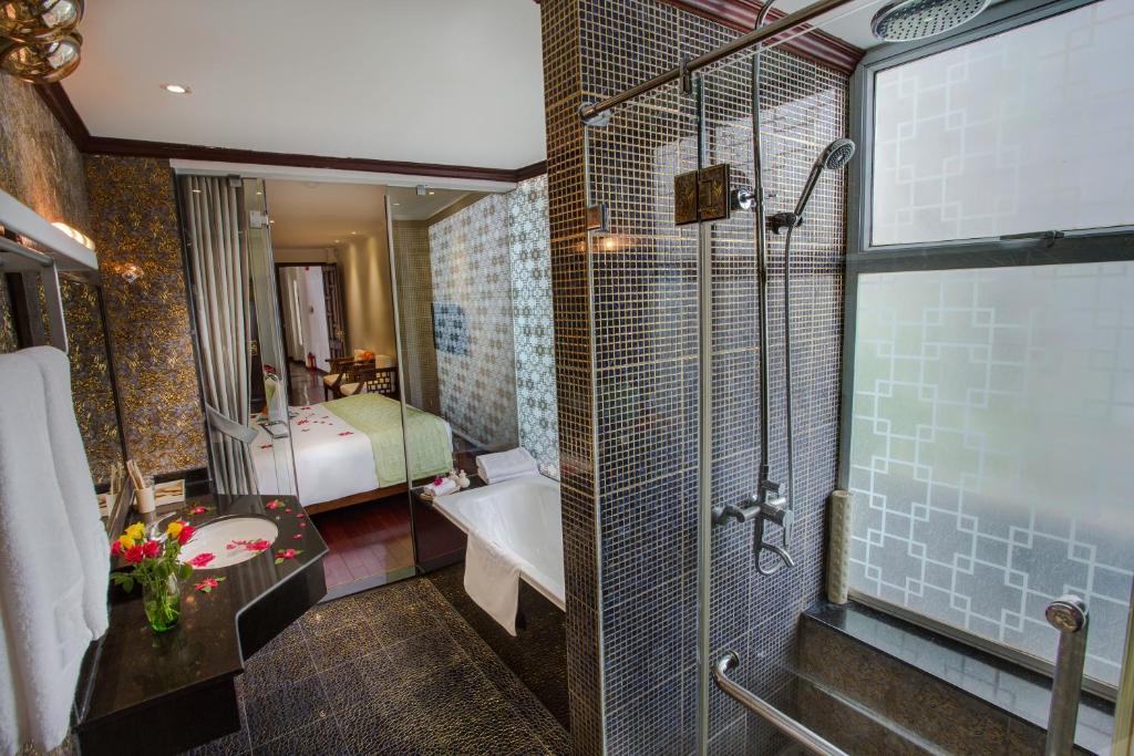 Двухместный (Улучшенный двухместный номер с 1 кроватью или 2 отдельными кроватями) отеля Meracus Hotel 2, Ханой