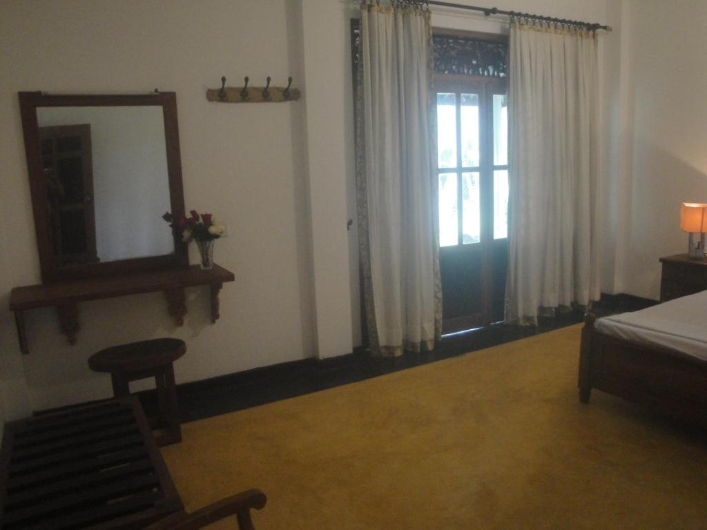 Двухместный (Бюджетный двухместный номер с 1 кроватью) курортного отеля Priyanka Villa, Бентота