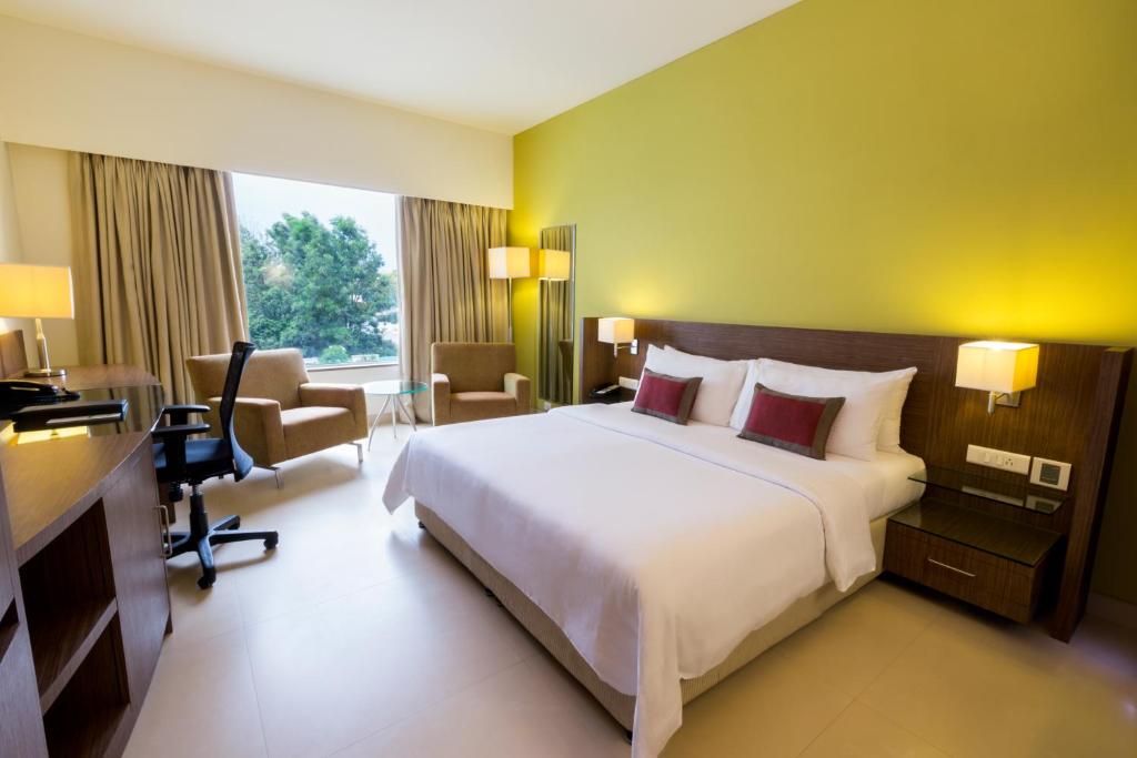 Двухместный (Улучшенный двухместный номер с 1 кроватью) отеля Radha Regent Electronic City, Бангалор
