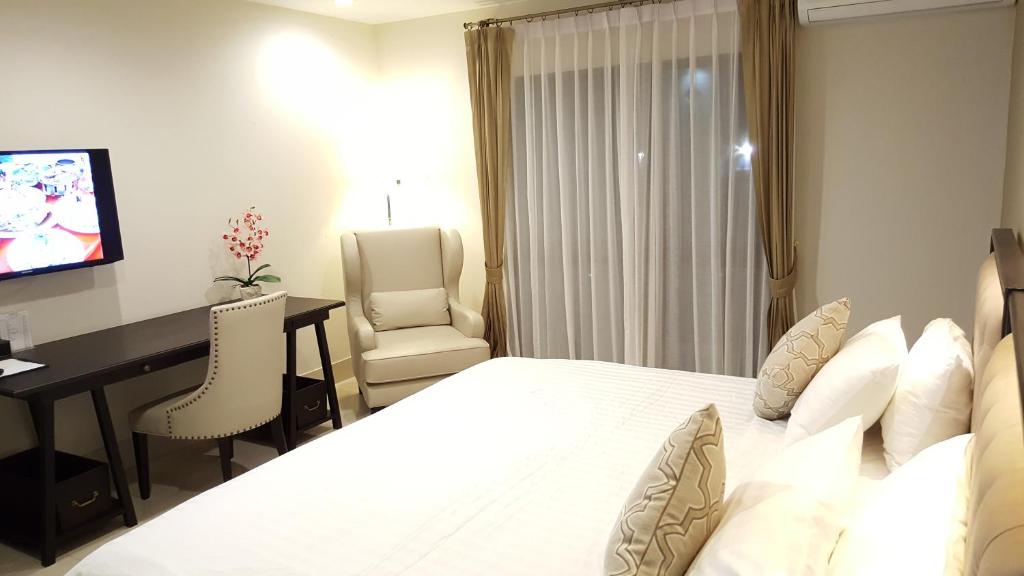 Двухместный (Улучшенный двухместный номер с 1 кроватью) отеля S.N. Plus, Паттайя
