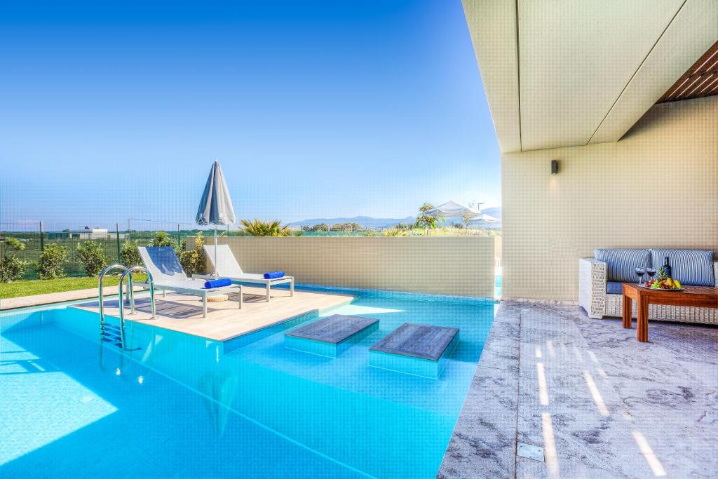 Сьюит (Представительский люкс с собственным бассейном (для 2 взрослых и 2 детей)) курортного отеля Astir Odysseus Kos Resort and Spa, Тингаки