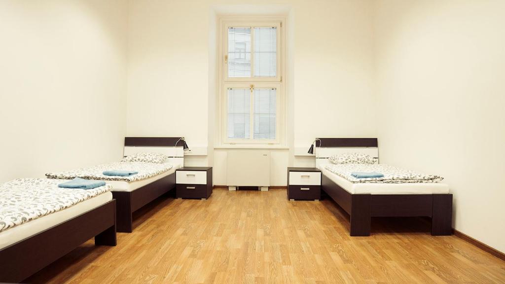 Трехместный (Трехместный номер с общей ванной комнатой) хостела Hostel Folks, Братислава