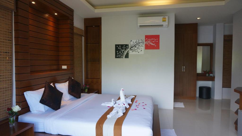 Двухместный (Двухместный номер Делюкс с 1 кроватью) курортного отеля Lanta Intanin Resort, Ко Ланта