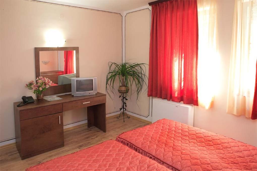 Двухместный (Двухместный номер с 2 отдельными кроватями) отеля Hotel Alafrangite, Пловдив