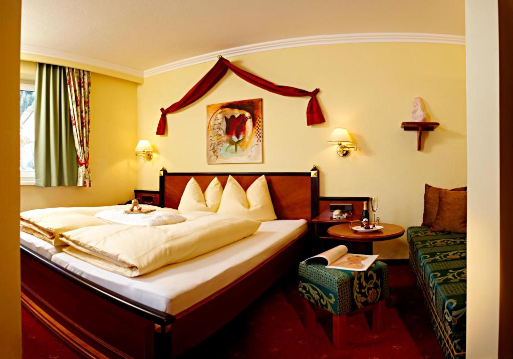 Двухместный (Бюджетный двухместный номер с 1 кроватью без права посещения спа-салона) отеля Hotel Kristall - Adults Only, Целль-ам-Циллер