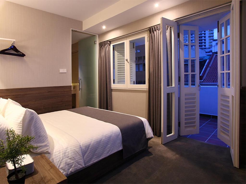 Двухместный (Двухместный номер с 1 кроватью и балконом) отеля Arcadia Hotel, Сингапур (город)