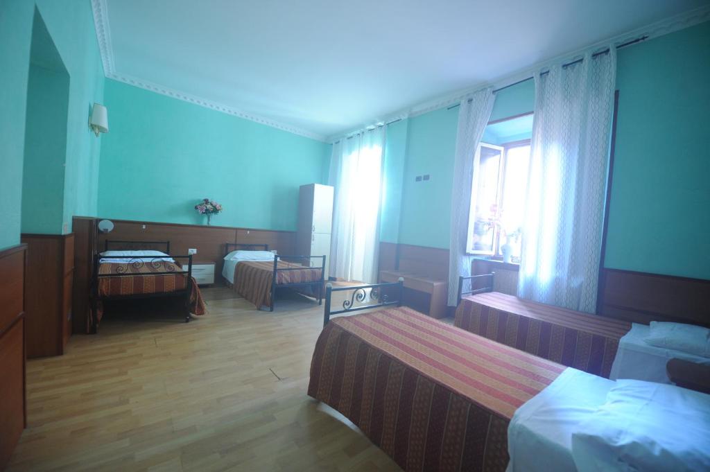 Номер (Кровать в общем 6-местном номере для мужчин и женщин) хостела Hostel Beauty, Рим