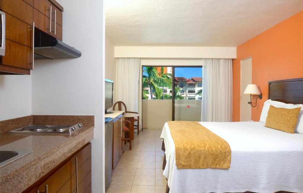 Студио (Стандартный номер-студио) курортного отеля Canto del Sol Plaza Vallarta Beach & Tennis Resort - Все включено, Пуэрто-Вальярта