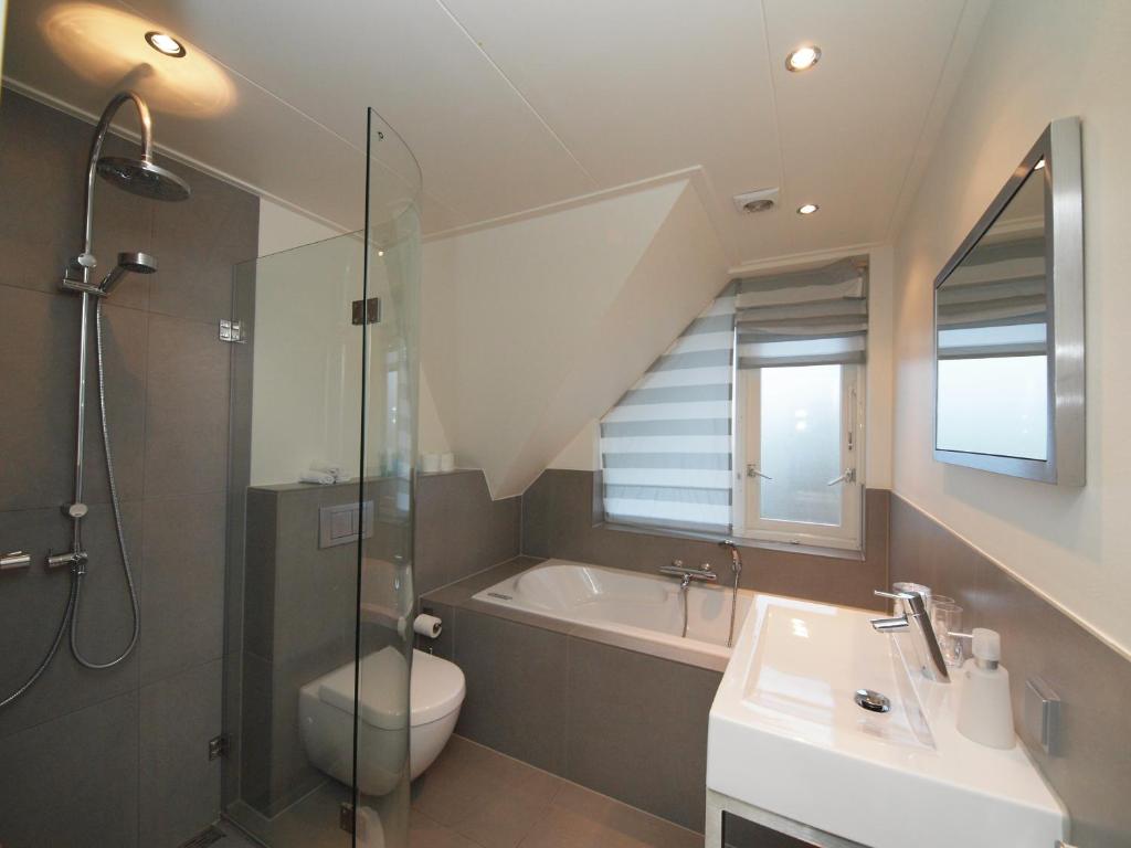 Двухместный (Стандартный двухместный номер с ванной комнатой вне номера) отеля Villa Envie, Гронинген