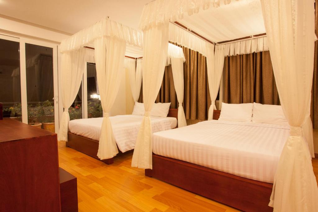 Четырехместный (Четырехместный номер VIP с балконом) отеля Anh Dao Mekong 2 Hotel, Кантхо