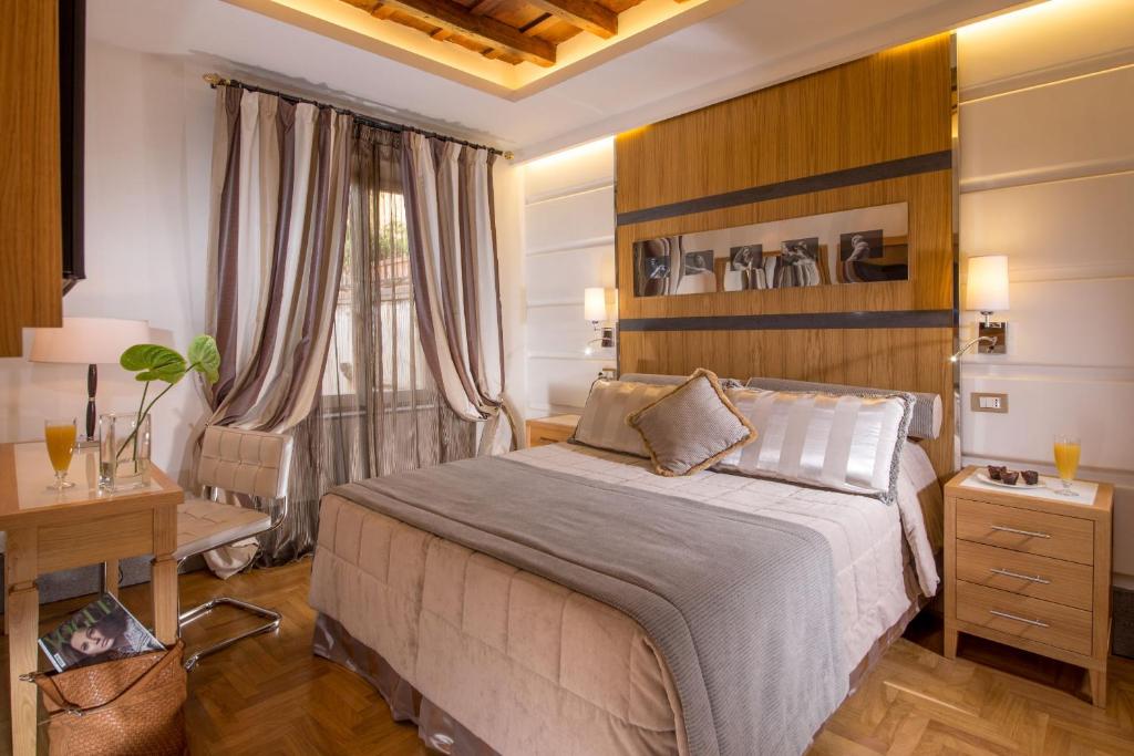 Двухместный (Улучшенный двухместный номер с 1 кроватью) гостевого дома The Inn at the Spanish Steps-Small Luxury Hotels, Рим