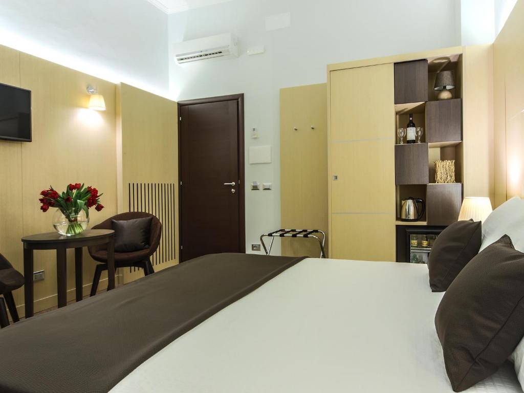 Двухместный (Двухместный номер Делюкс с 1 кроватью или 2 отдельными кроватями и балконом) отеля Domus Terenzio, Рим