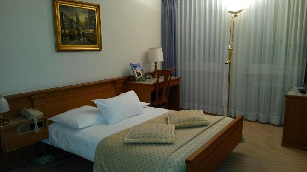 Двухместный (Двухместный номер с 1 кроватью) отеля Hotel Century, Женева