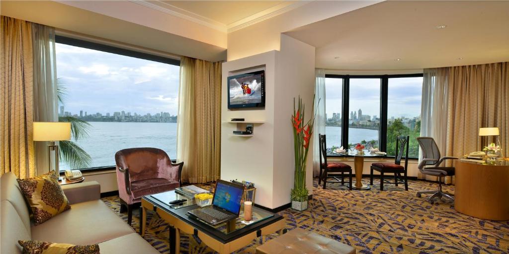 Сьюит (Люкс) отеля Hotel Marine Plaza, Мумбай