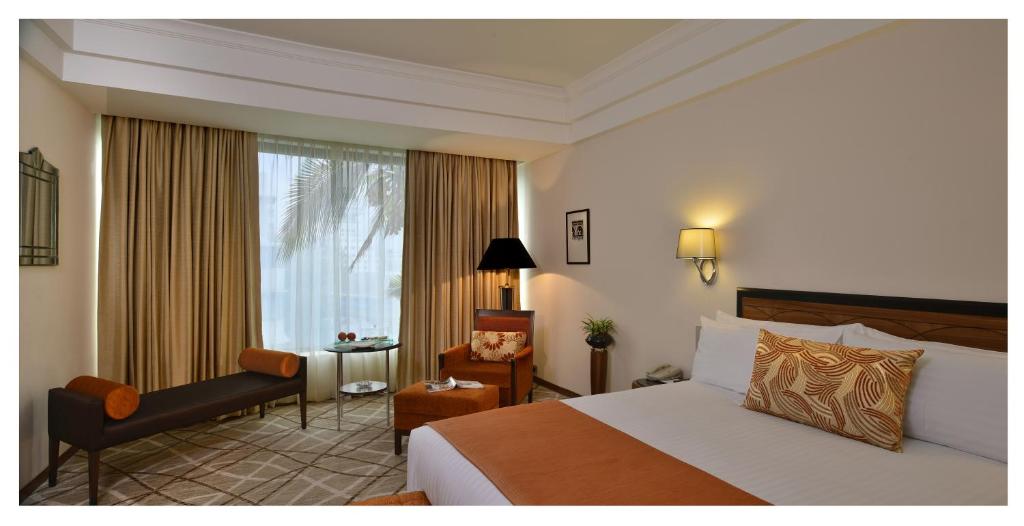Сьюит (Суперлюкс с частичным видом на море) отеля Hotel Marine Plaza, Мумбай