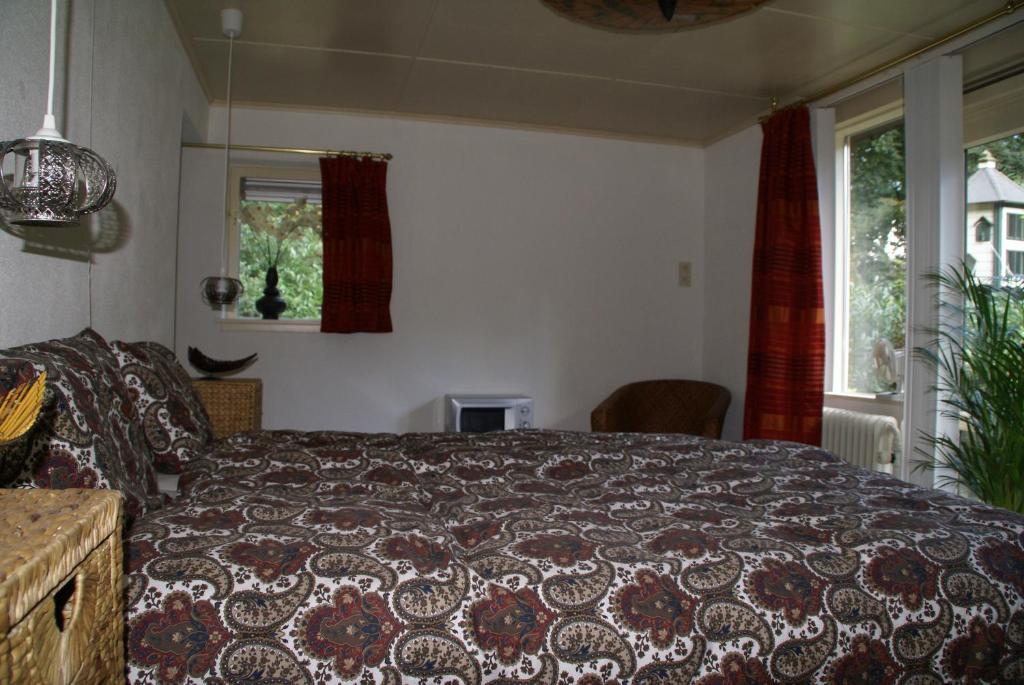 Двухместный (Двухместный номер Делюкс с 1 кроватью или 2 отдельными кроватями, вид на сад) отеля B&B Atelier Maarbeek, Арнем