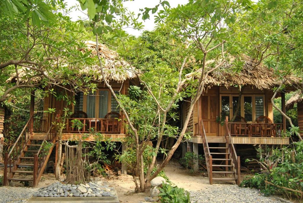 Номер (Улучшенное 2-местное бунгало с 2 отдельными кроватями и видом на сад) курортного отеля Monkey Island Resort, Катба