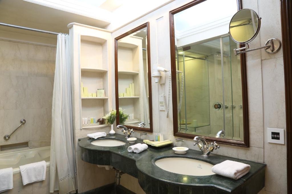 Сьюит (Deluxe Suite -   Early Check-In & Late Check-Out: Subject to Room Availability.,  20% Discount on food and Soft Beverage), The Ashok, New Delhi