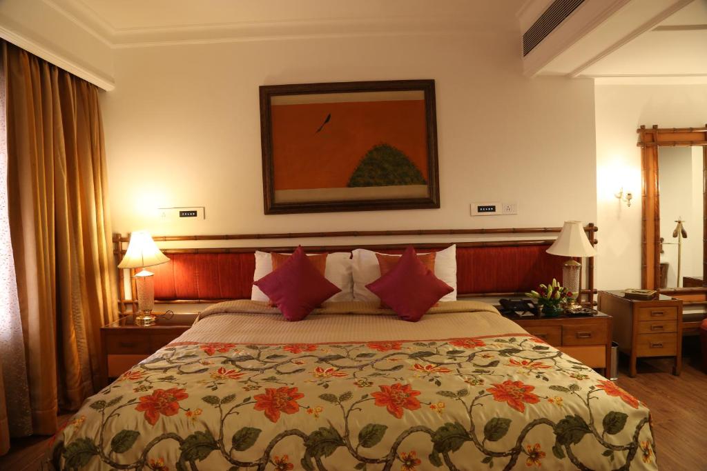 Сьюит (Deluxe Suite -   Early Check-In & Late Check-Out: Subject to Room Availability.,  20% Discount on food and Soft Beverage), The Ashok, New Delhi