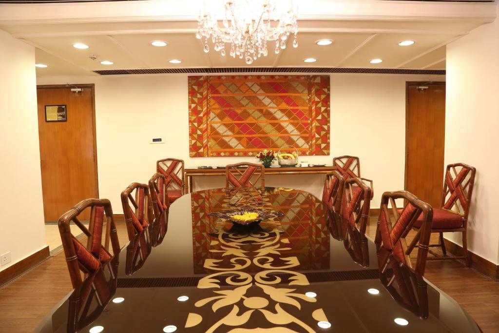 Сьюит (Deluxe Suite -   Early Check-In & Late Check-Out: Subject to Room Availability.,  20% Discount on food and Soft Beverage), The Ashok, New Delhi